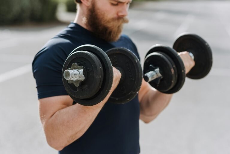 exercice-triceps-avec-haltère