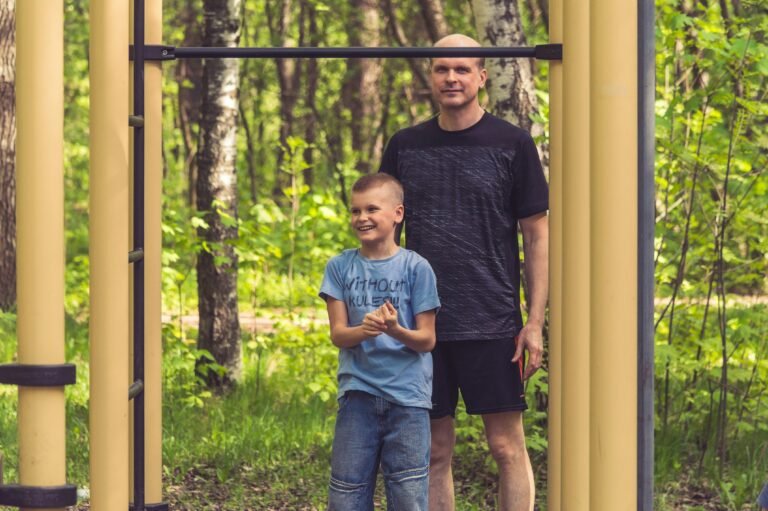 comment-grandir-taille-illustration-enfant-et-père