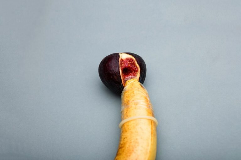 dilatation-anale-illustration-avec-une-banane-sur-la-table