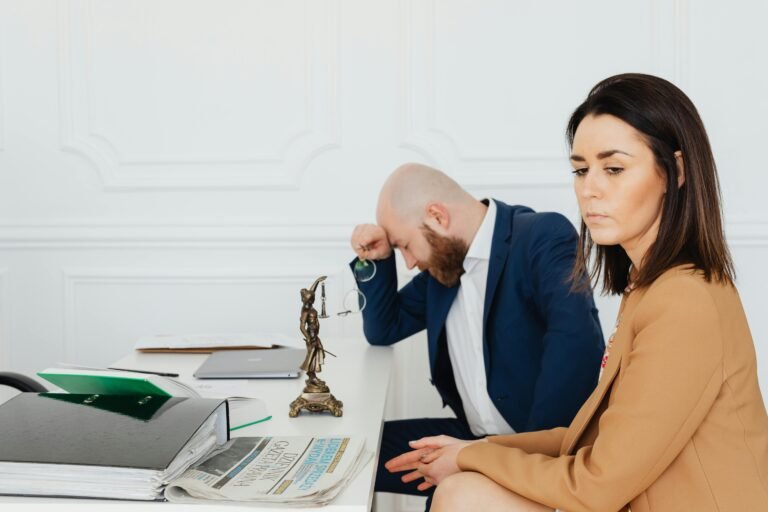 un-couple-tentant-la-conciliation-avant-separation-de-corps-et-de-bien