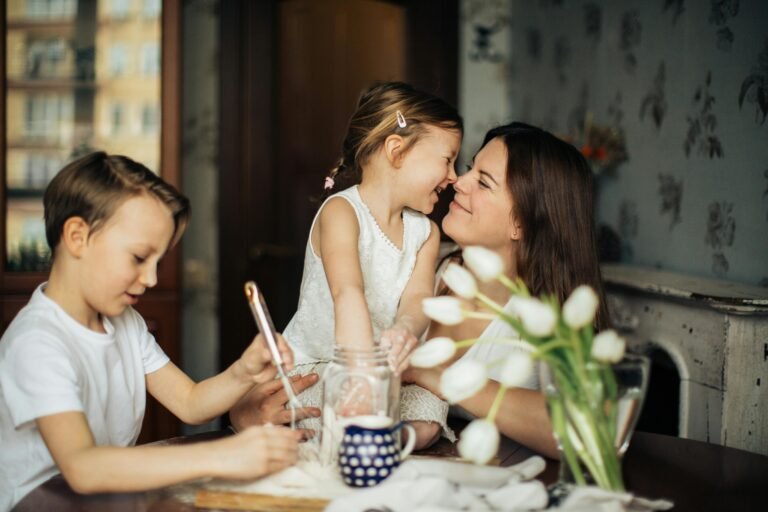 séparation-couple-non-marié-droit-de-garde-pour-femme-qui-samuse-avec-les-enfants