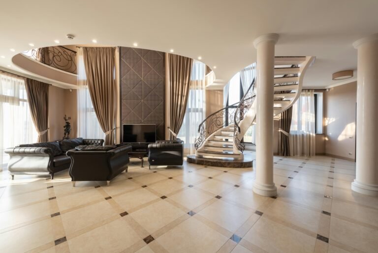 un-grand-salon-entierement-prix-pose-carrelage-m2-conséquent