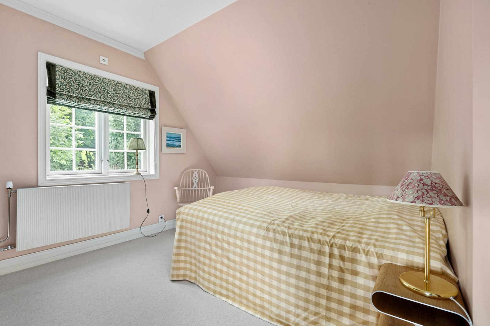 une-chambre-joliment-peint