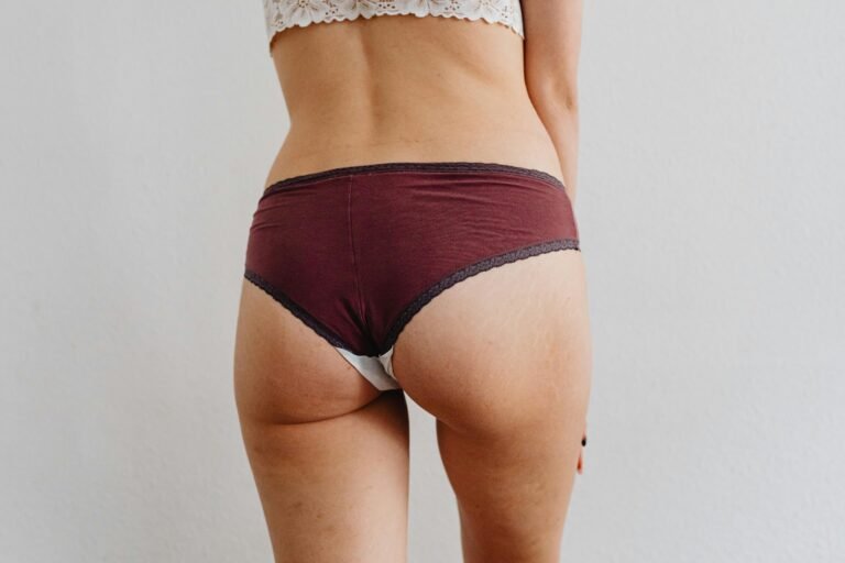 une-femme-avec-aucun-bouton-fessier